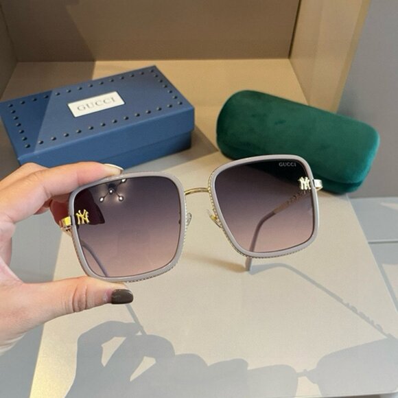 Gucci Women\'s Designer Sunglasses main image 7